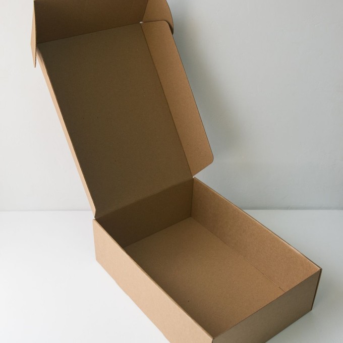 Коробка с откидной крышкой 33x23x10 см крафт