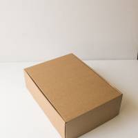 Коробка с откидной крышкой 33x23x10 см крафт