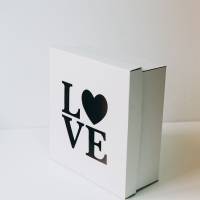 Коробка с лазерной резкой Love 20x20x9 см белая
