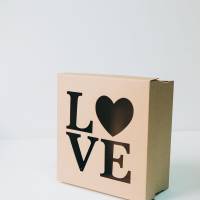 Коробка с лазерной резкой Love 20x20x9 см крафт