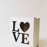 Коробка с лазерной резкой Love 25x25x10 см белая
