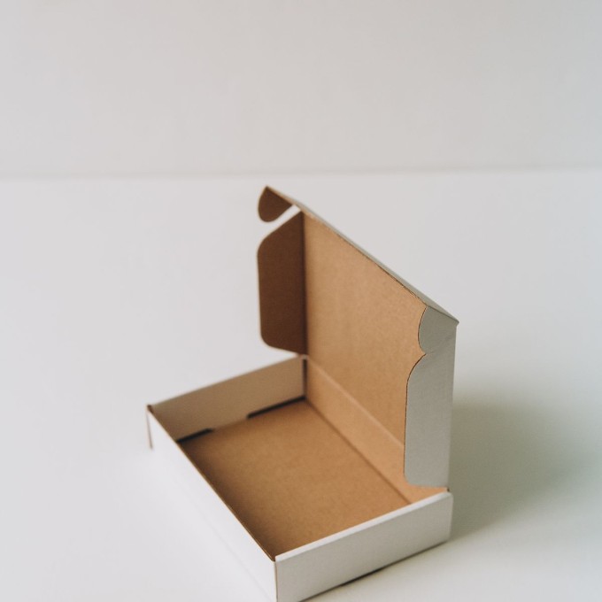 Коробка с откидной крышкой 14x8x4 см белый