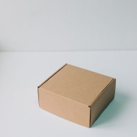 Коробка с откидной крышкой 10x10x6 см крафт