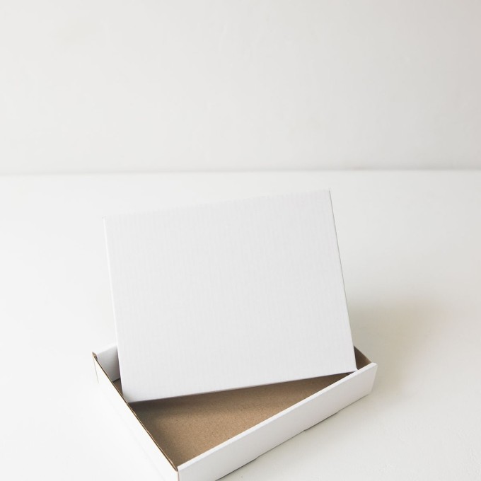 Коробка с отдельной крышкой 16x11x3 см белая