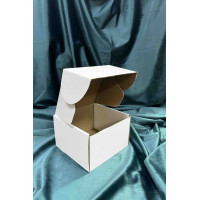 Коробка с откидной крышкой 18х18х11 см белая