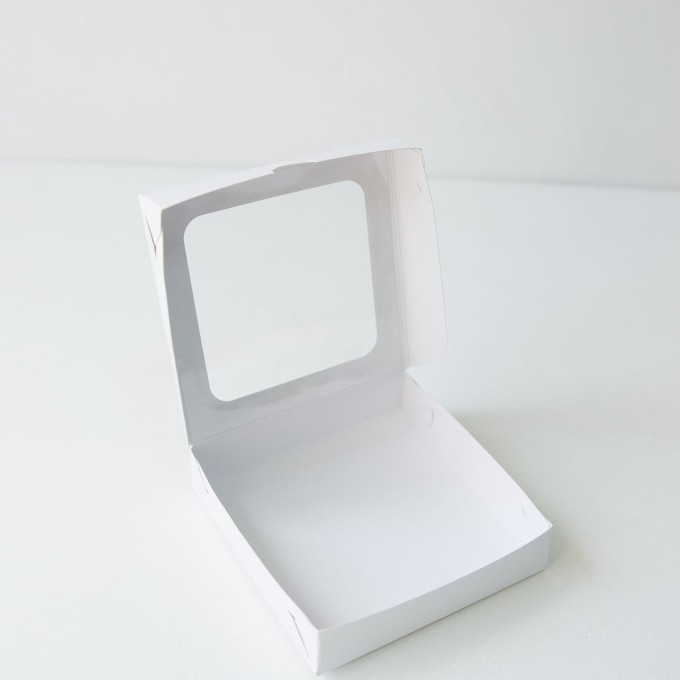 Коробка 12х12х2,5 см с окном белая
