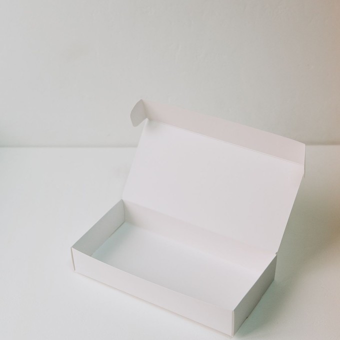 Коробка для пирожных 22,5х11х4 см без окна белая