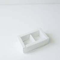 Коробка для 2 конфет 8х4х3 с пластиковой крышкой белая