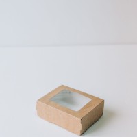Коробка универсальная 10х8х3,5 см с окном крафт