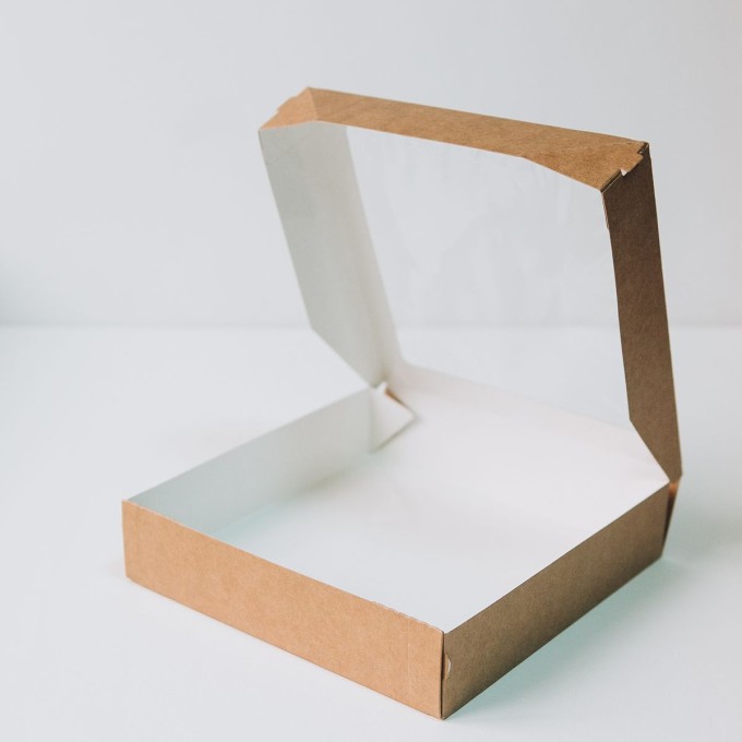 Коробка универсальная 20x20x4 см с окном крафт