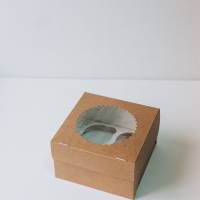 Коробка для 4 капкейков 16х16х10 см крафт