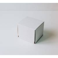 Коробка с откидной крышкой 8x8x8 см белая
