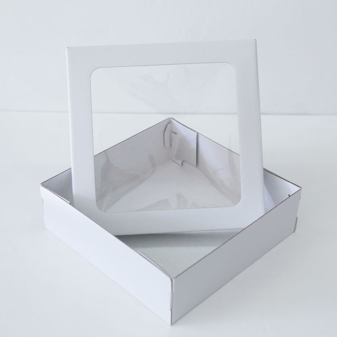 Коробка с отдельной крышкой с окном 25x25x8 см белая