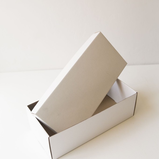 Коробка с отдельной крышкой 25x14x10 см белая