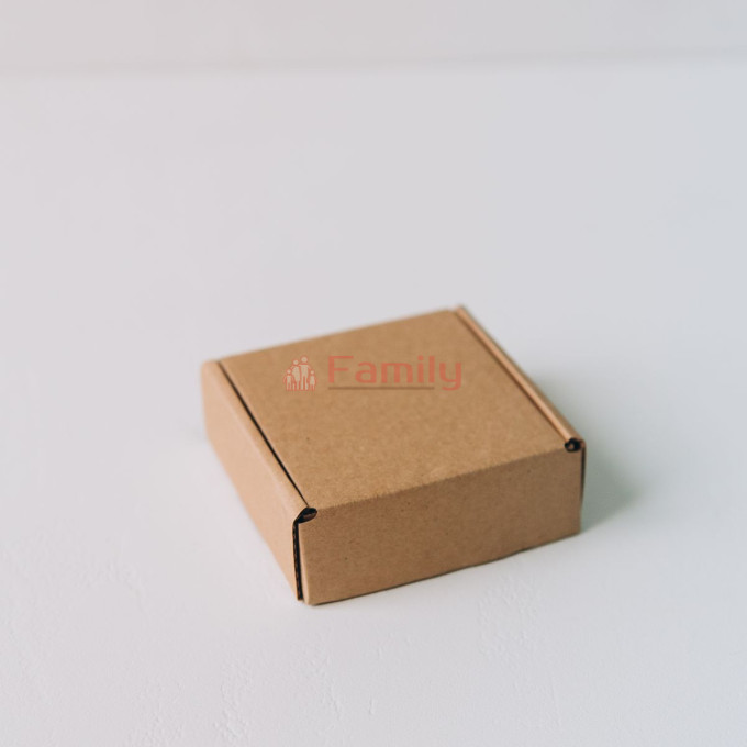 Коробка с откидной крышкой 20х20х2 см крафт