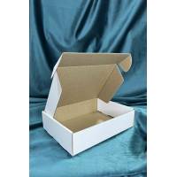 Коробка с откидной крышкой 22x19х6 см белая