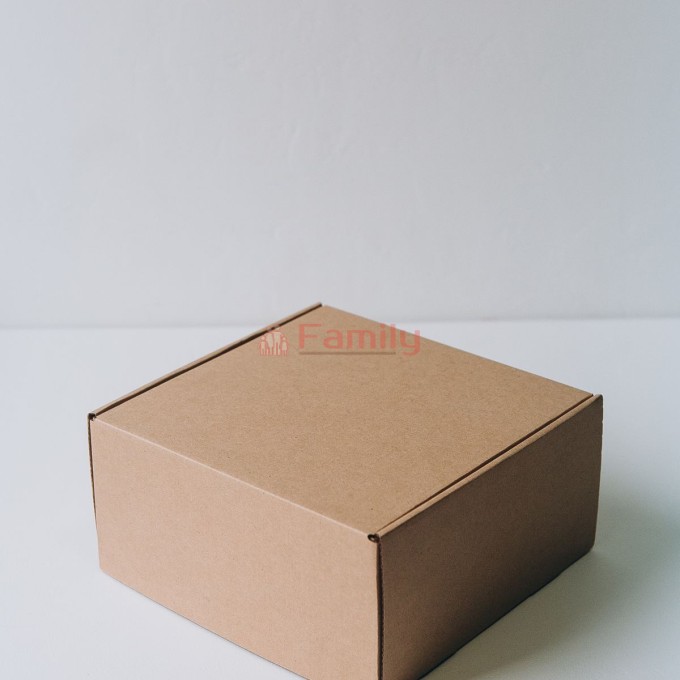Коробка с откидной крышкой 20x20x10 см крафт