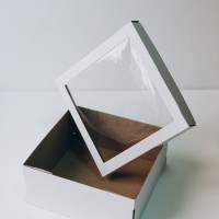 Коробка с отдельной крышкой с окном 30x30x12 см белая