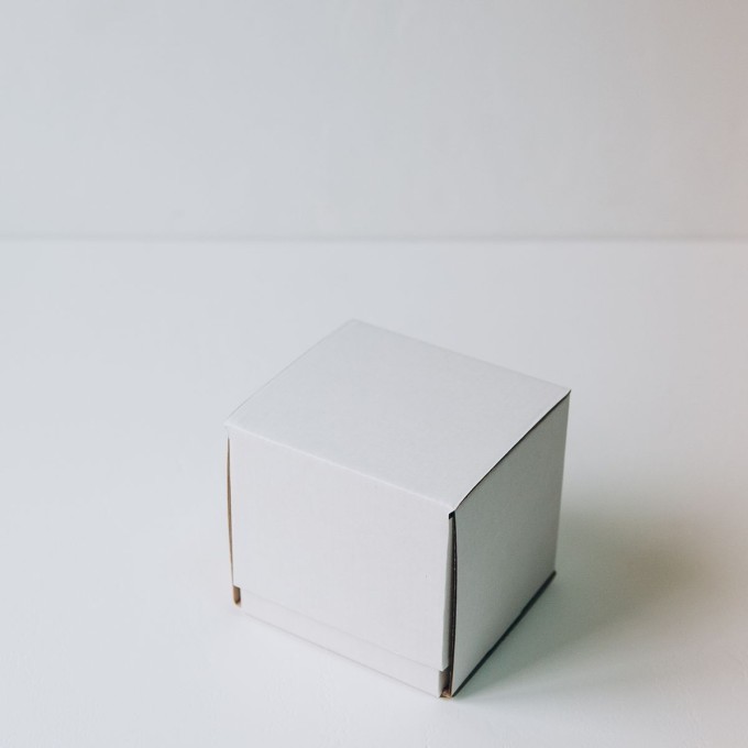 Коробка с откидной крышкой 10x10x10 см белая (30 штук)