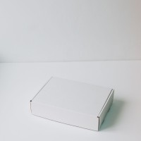 Коробка с откидной крышкой 22x16x5 см белая (30 штук)