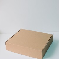 Коробка с откидной крышкой 30x22x6 см крафт (30 штук)