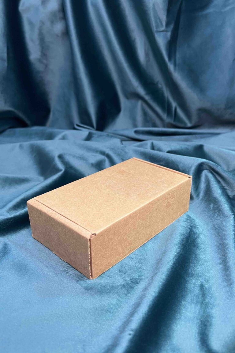 Коробка с откидной крышкой 17x8x4 см крафт
