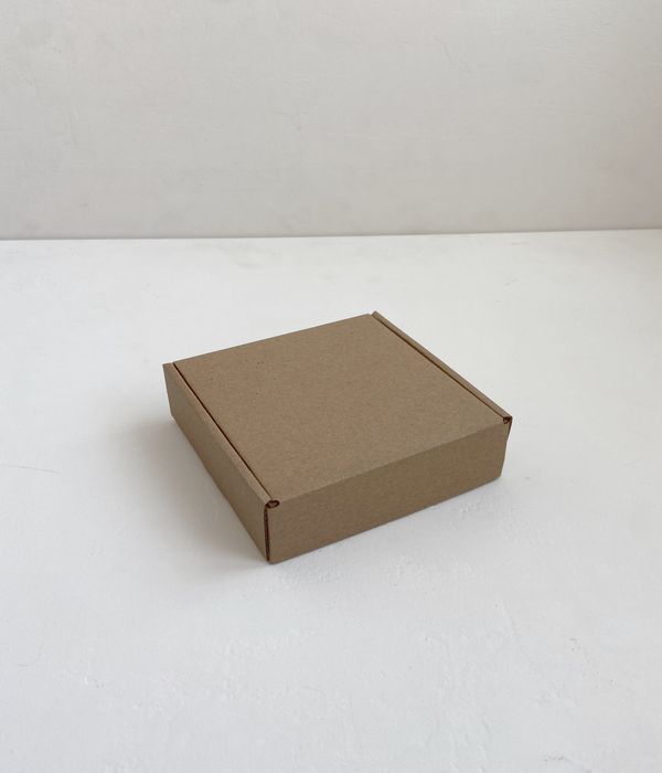 Коробка с откидной крышкой 12x12x4 см крафт