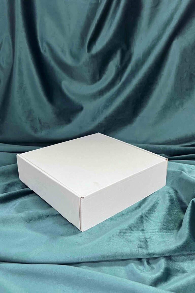 Коробка с откидной крышкой 25x25x5 см белая