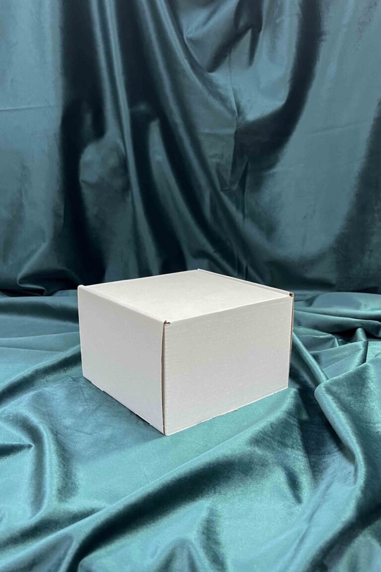 Коробка с откидной крышкой 15x15x10 см белый