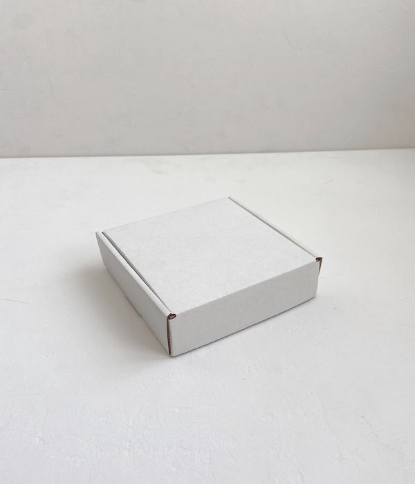 Коробка с откидной крышкой 17x14x5 см белая
