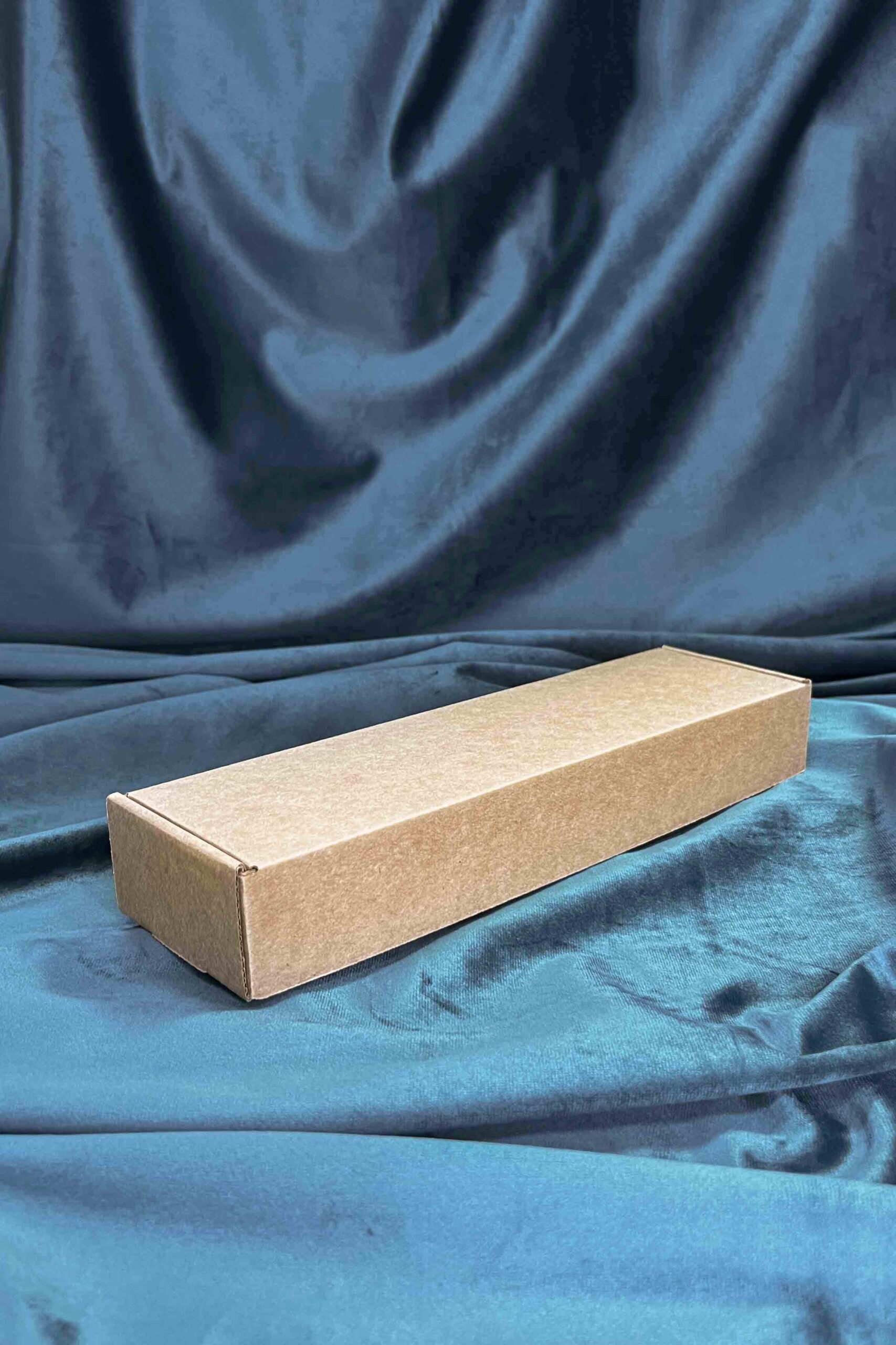 Коробка с откидной крышкой 28x8x4 см крафт