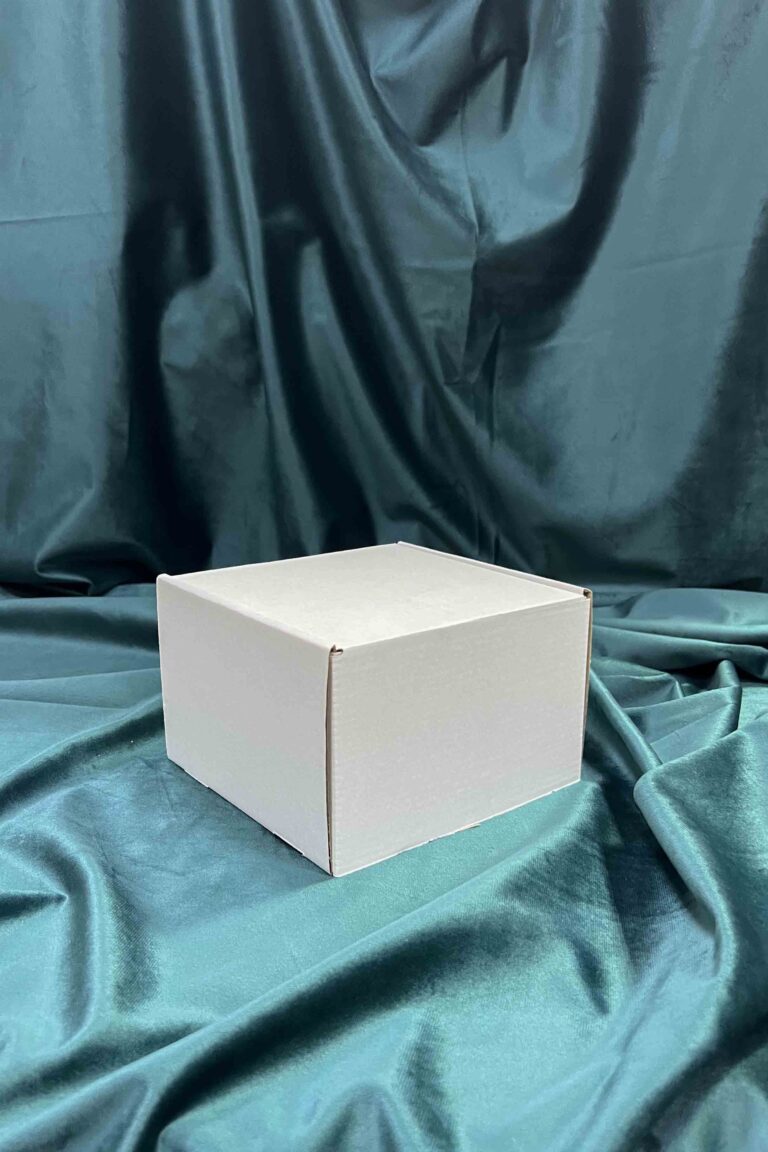 Коробка с откидной крышкой 16x16x10 см белый