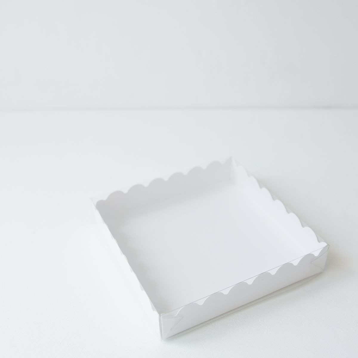 Коробка для печенья 15x15x3 см белая