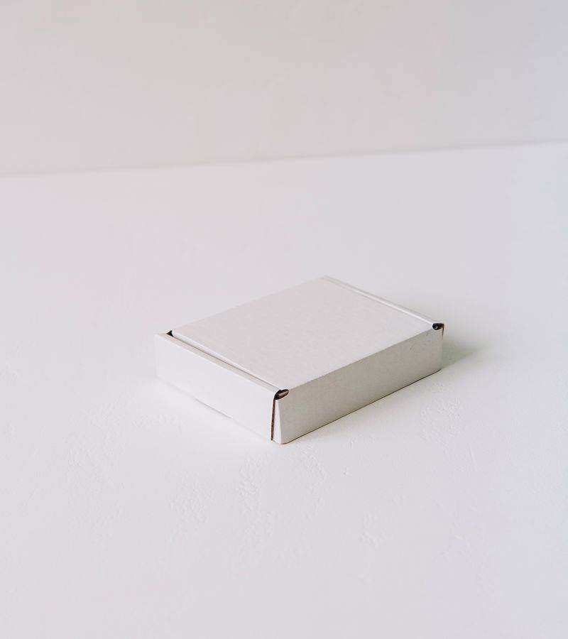 Коробка с откидной крышкой 8x6x2 см белый