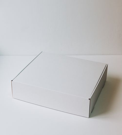 Коробка с откидной крышкой 30x30x9 см белый