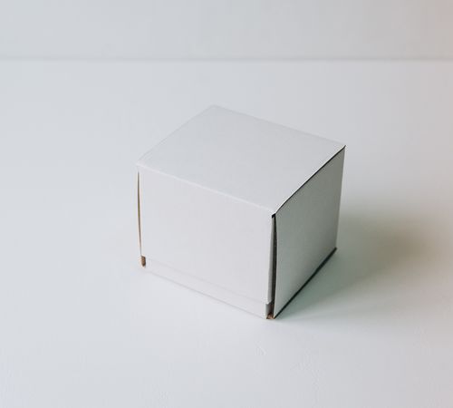 Коробка с откидной крышкой 6,5×6,5×6,5 см белый
