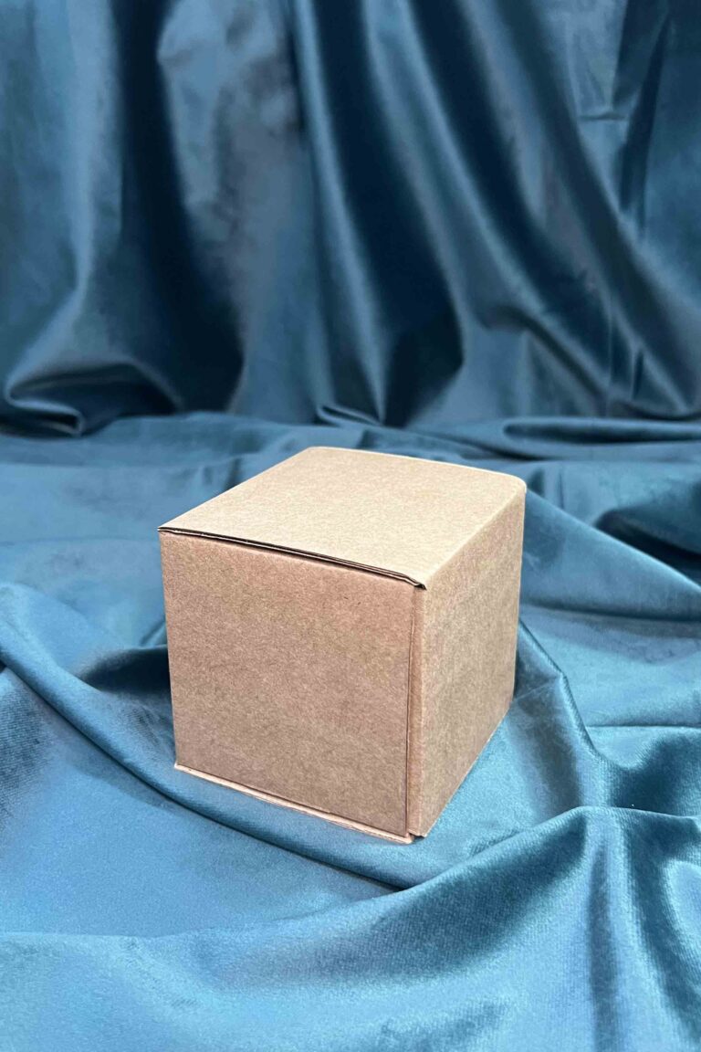 Коробка с откидной крышкой 10x10x10 см крафт