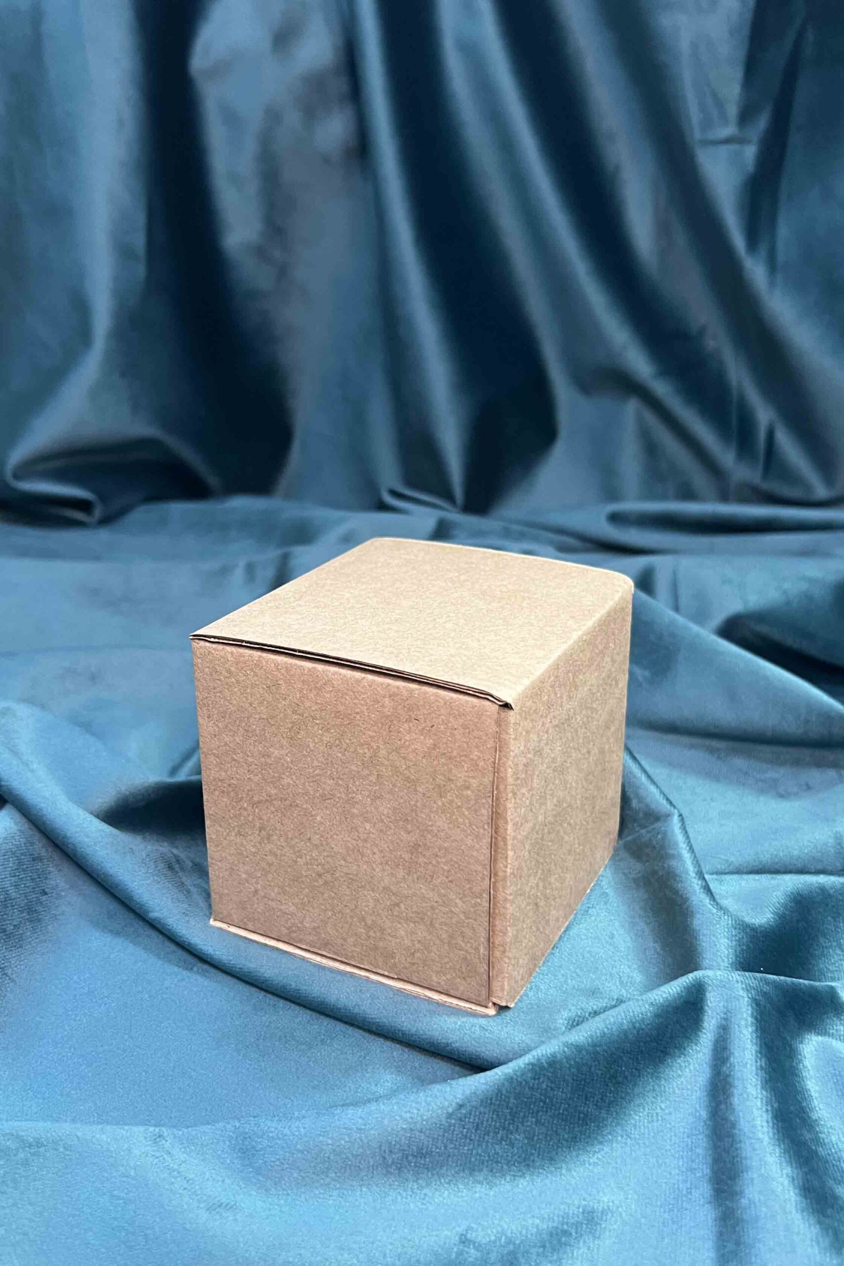Коробка с откидной крышкой 10x10x10 см крафт