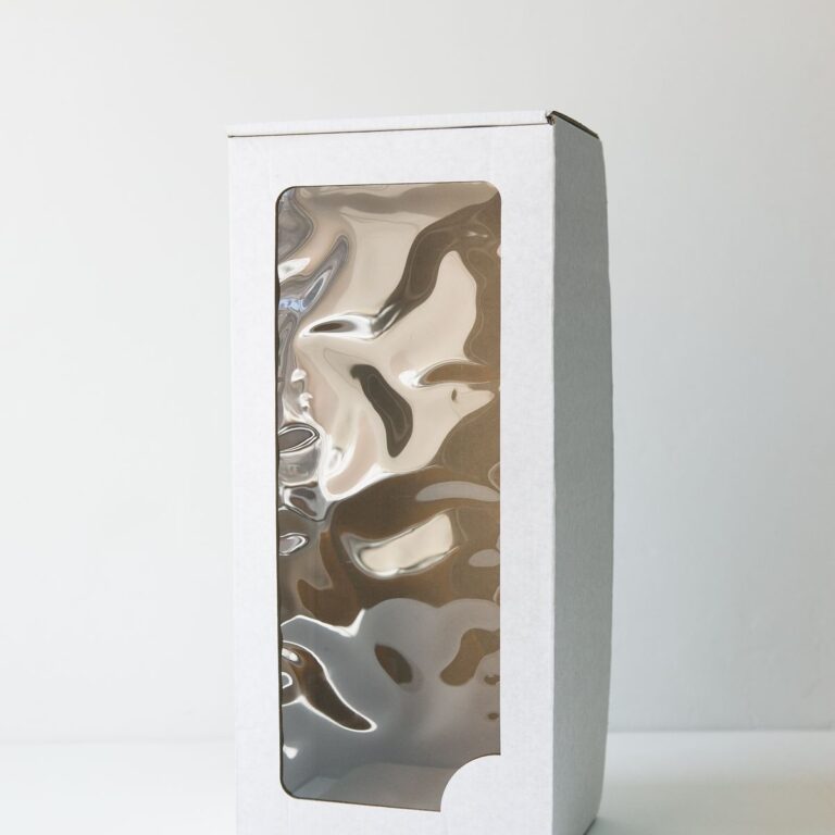 Коробка с откидной крышкой с окном 35x16x12 см белая