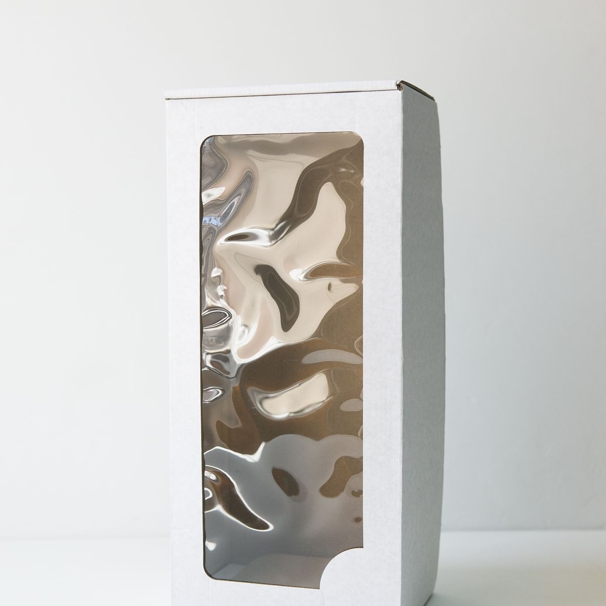 Коробка с откидной крышкой с окном 35x16x12 см белая