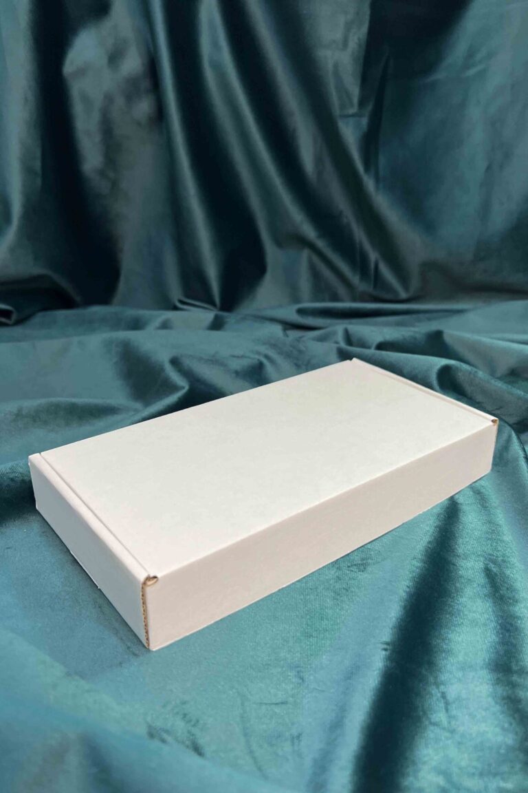 Коробка с откидной крышкой 21x14x3 см белая
