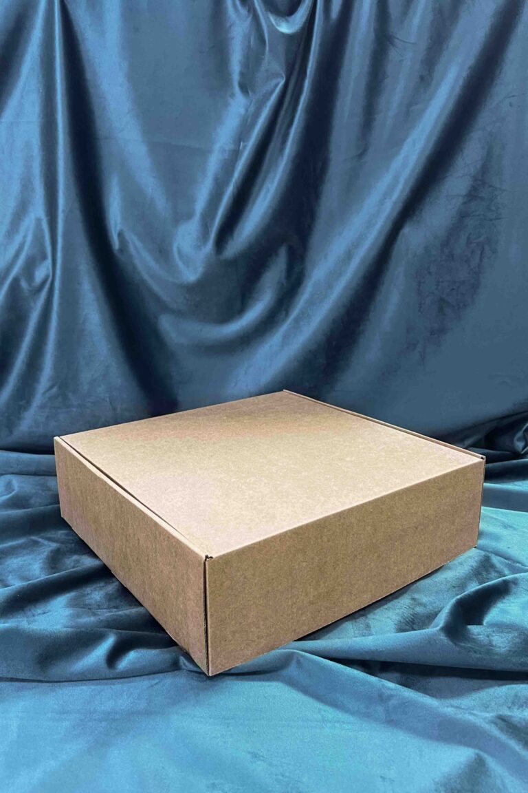 Коробка с откидной крышкой 30x30x9 см крафт
