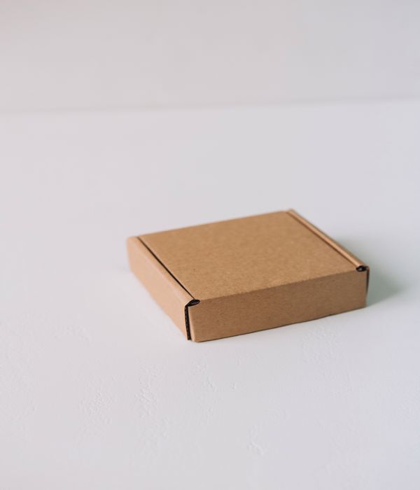 Коробка с откидной крышкой 10x8x3 см крафт